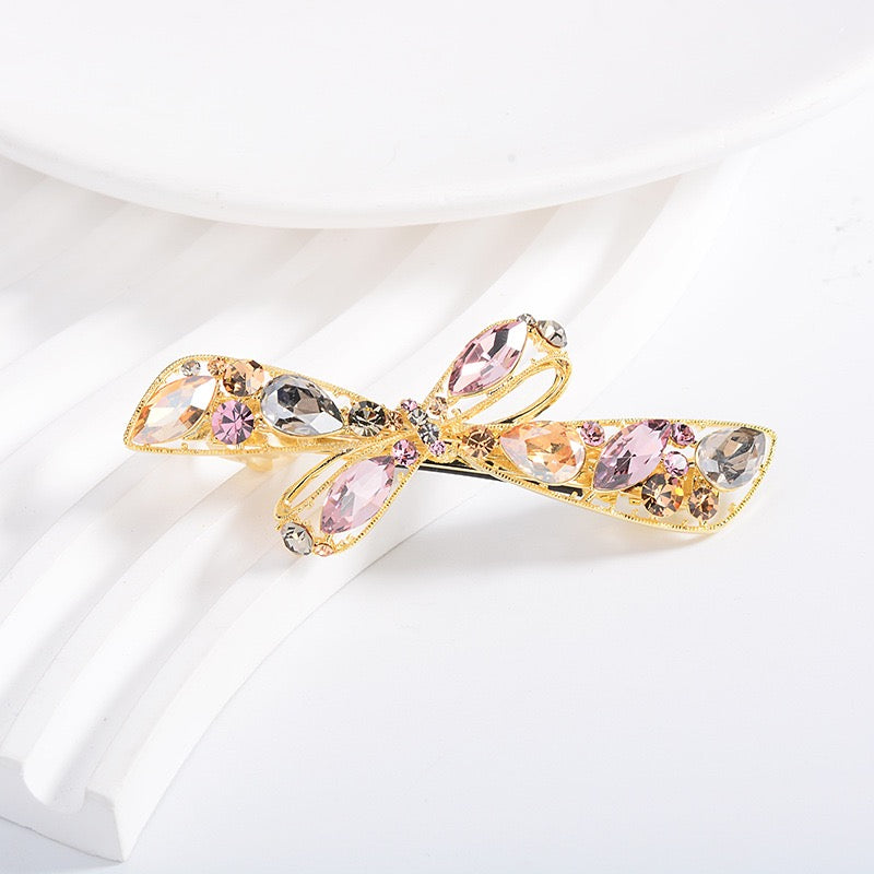 JOYA中号弹簧发夹,适合多种发型的多功能发夹,黑色金属材质,展示夹紧和固定发丝的细节