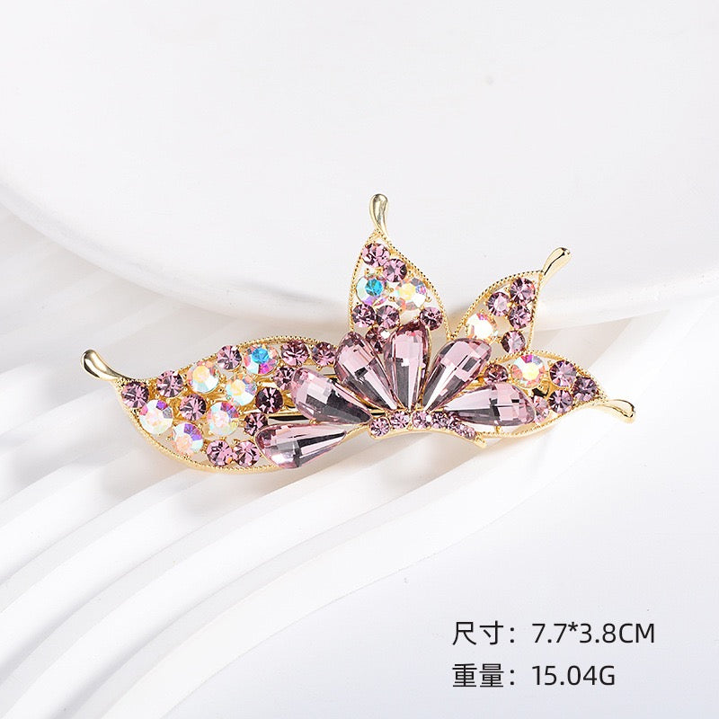 JOYA中号春季发夹，适合多种发型的多功能发夹，金属材质带有光泽，展示在白色背景上